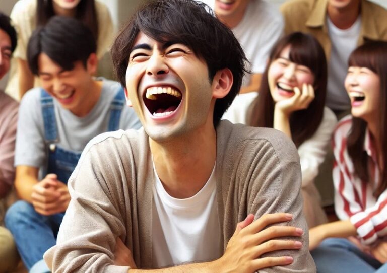 笑い声が大きい人に隠された心理と性格を徹底解説!周囲への影響を考慮した上手な対処法を紹介 | 知っ得情報館|生活情報